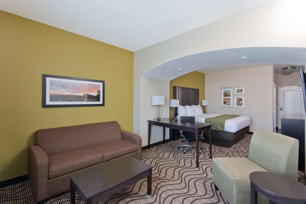 La Quinta By Wyndham Artesia Hotel Ngoại thất bức ảnh