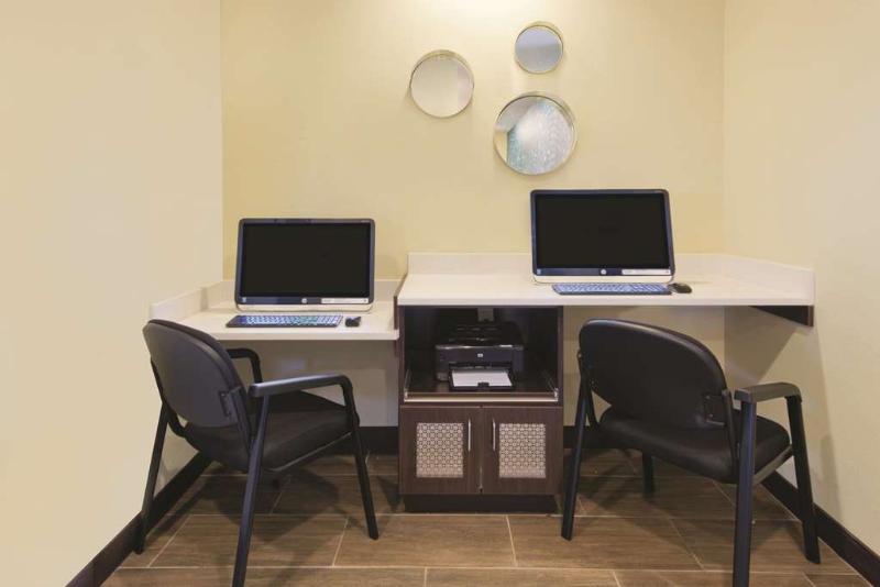 La Quinta By Wyndham Artesia Hotel Ngoại thất bức ảnh